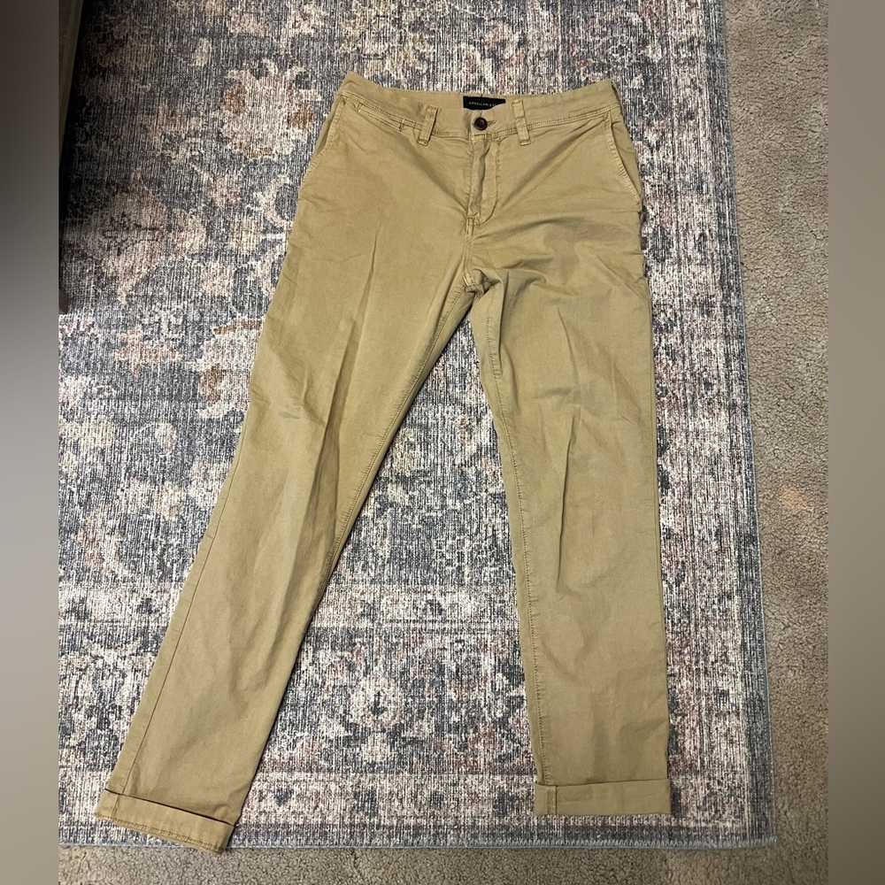 Men’s American Eagle tan pants. Size: 30/32 slim.